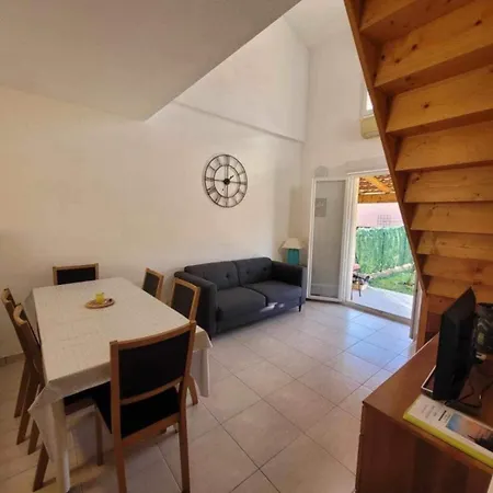 Maison A Proximite De La * Prunete