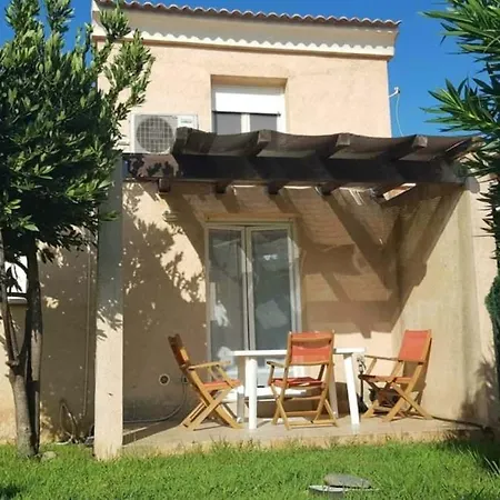 Maison A Proximite De La *